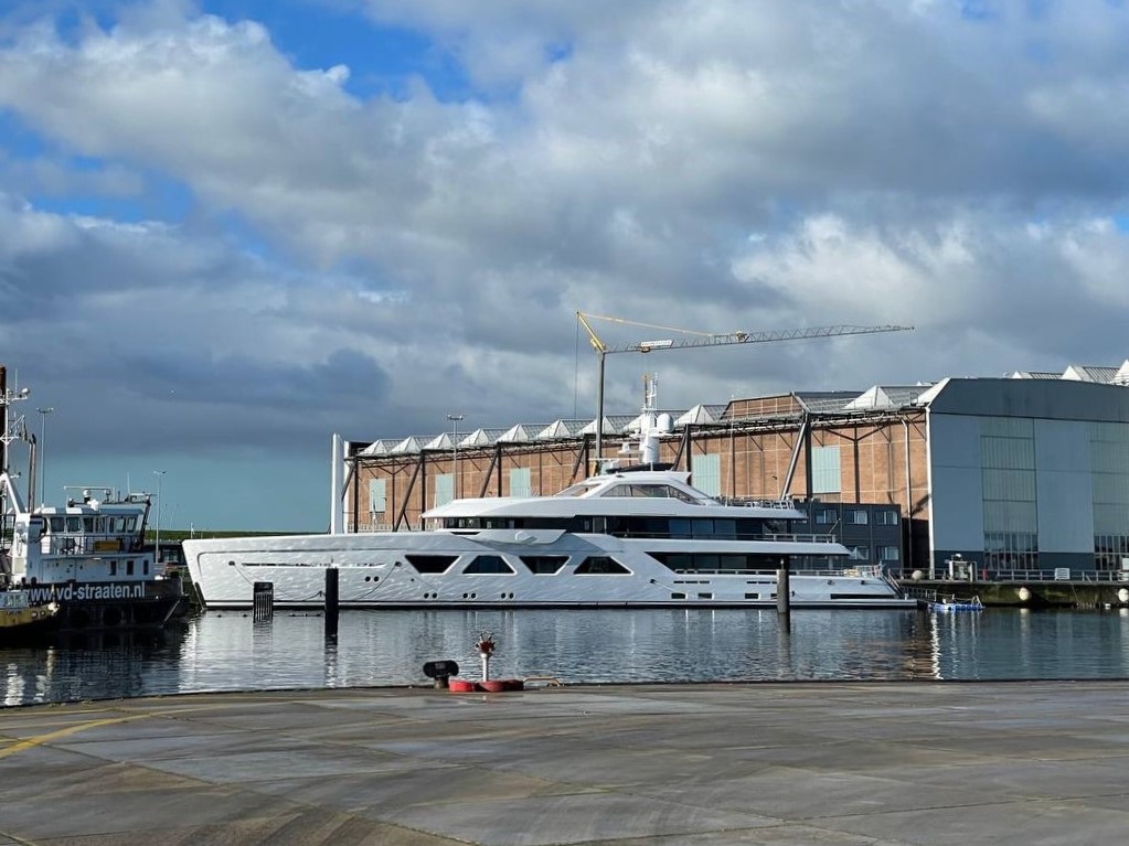 yacht amels 6005